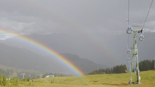 Ausblick auf zwei Regenbogen in Fiss/Tirol