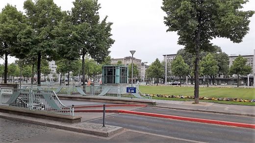 Der Wasserturmpark am Eingang der Fußgängerzone "Planken"