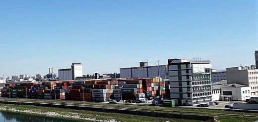 Mannheimer Hafen: Einer der zahlreichen Container-Umschlagplätze