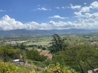 Atemberaubendes Panorama vom Dorf Castiglione über das Tibertal